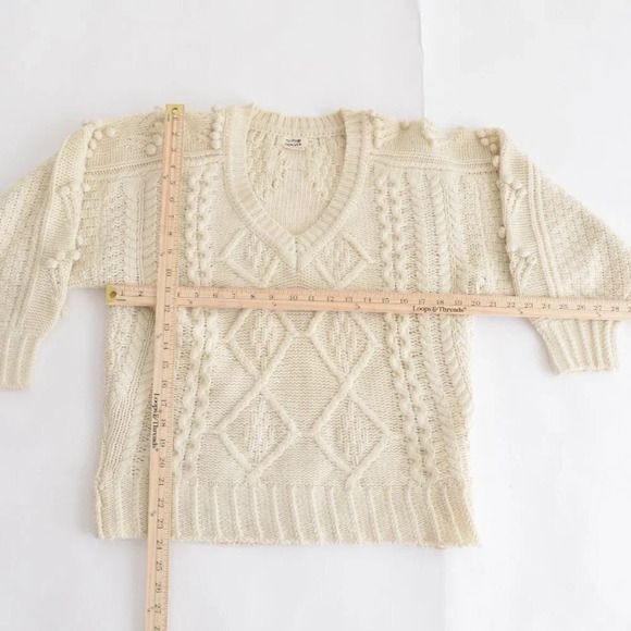 Molly Bracken Cream  Knit V-Neck Sweater Size TU - Picture 4 of 13